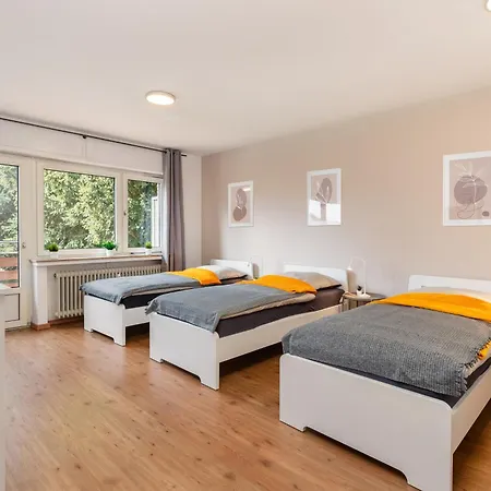 Grosse Mit 7 Betten Und Balkon * Baesweiler