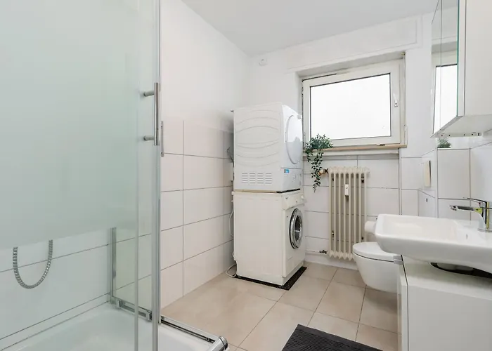 Grosse Mit 7 Betten Und Balkon *