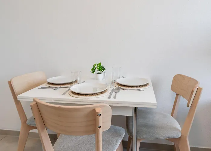 Grosse Mit 7 Betten Und Balkon Appartement Baesweiler