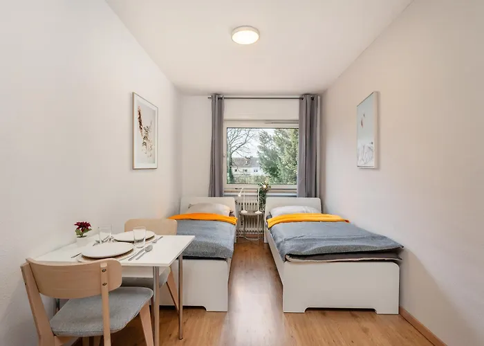 Grosse Mit 7 Betten Und Balkon *