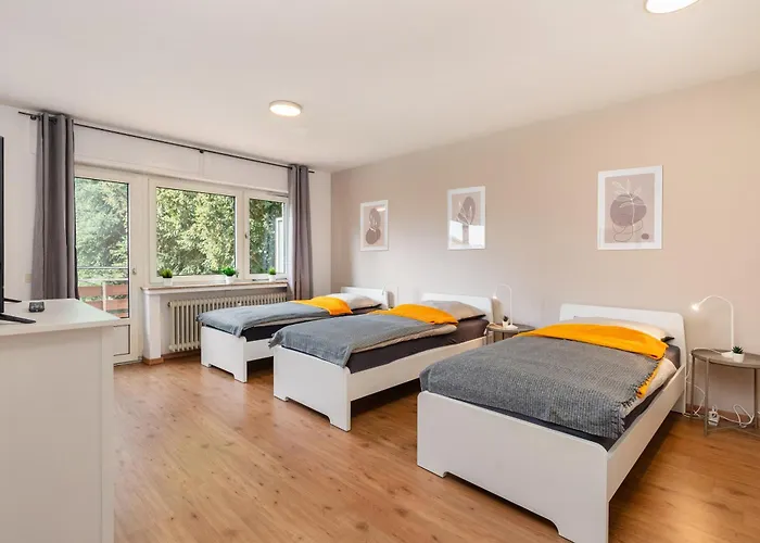 Grosse Mit 7 Betten Und Balkon * Baesweiler