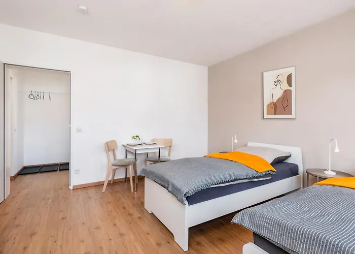 Grosse Mit 7 Betten Und Balkon *