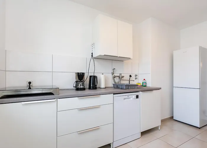 Grosse Mit 7 Betten Und Balkon *